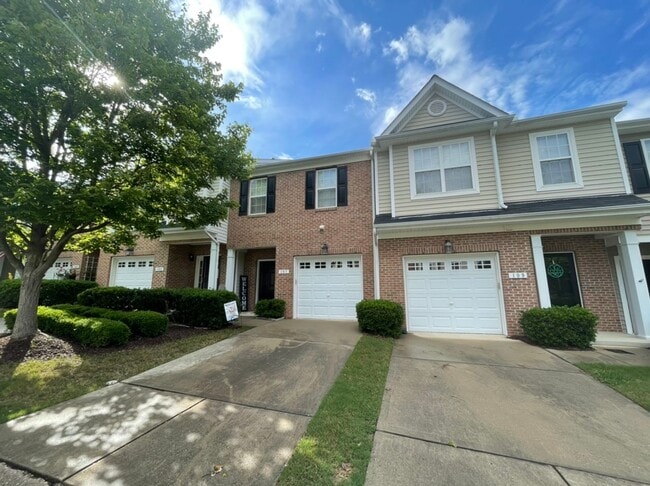 Building Photo - Beautiful 2 bed 2.5 bath brick townhome in Apex