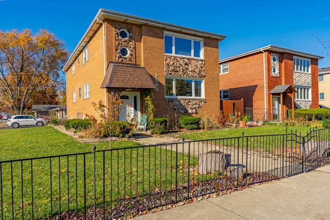 Building Photo - 7560 Banks St