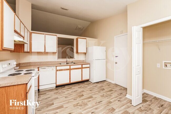 Photo - 474 Harvey Ave NE