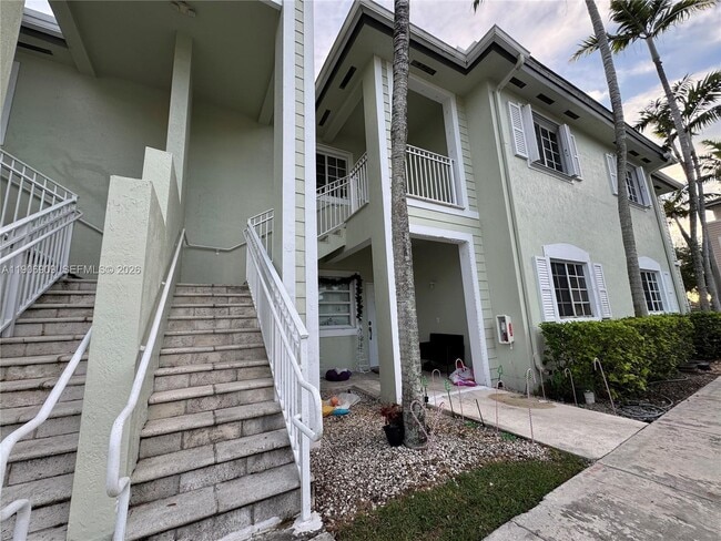 Building Photo - 2590 NE 3rd Dr Unit 203