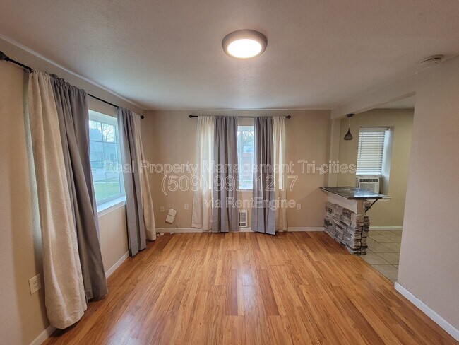 Photo - 1124 E 7th Ave