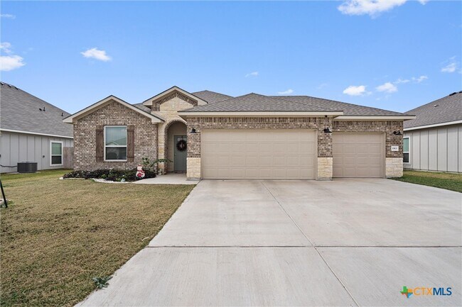 Photo - 1913 Zabcikville Dr