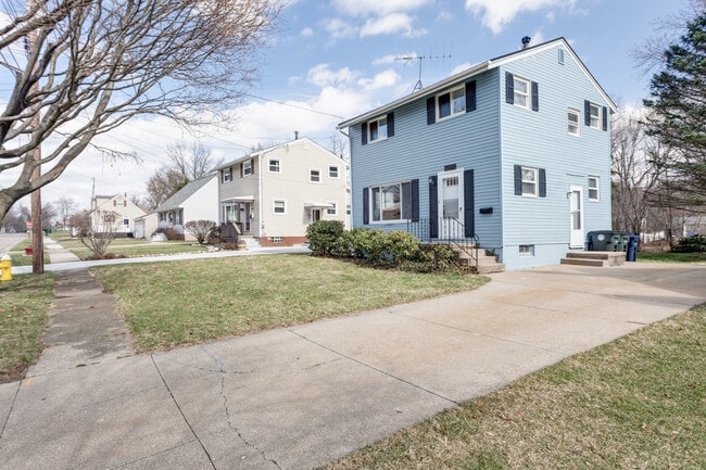 Building Photo - Charming 3-Bed Home with New Kitchen, Fresh Finishes & Big Backyard on a Quiet Dead-End Street