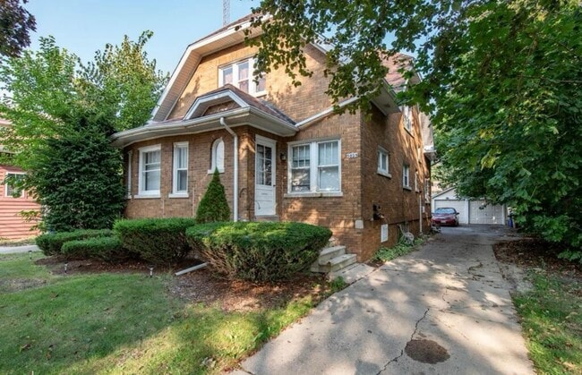 Photo - 5039 21st Ave Unit Front  1