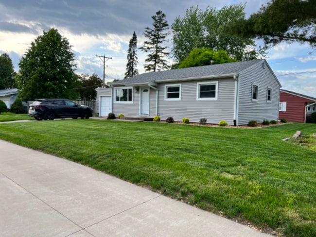 Photo - 1514 Spruce Hills Dr