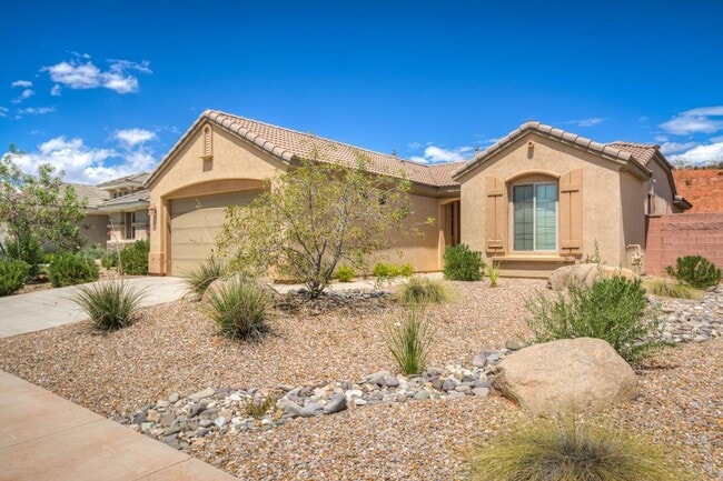Building Photo - Beautiful Coral Canyon Home
