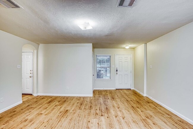 Photo - 18811 Dennington Dr