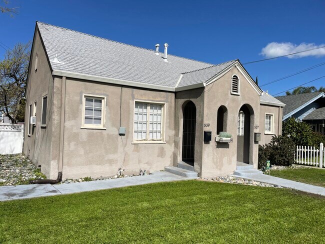 Private entrance - 539 W 12th St