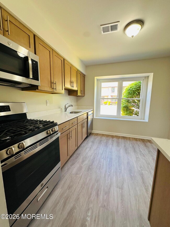Photo - 402 Woodlake Manor Dr