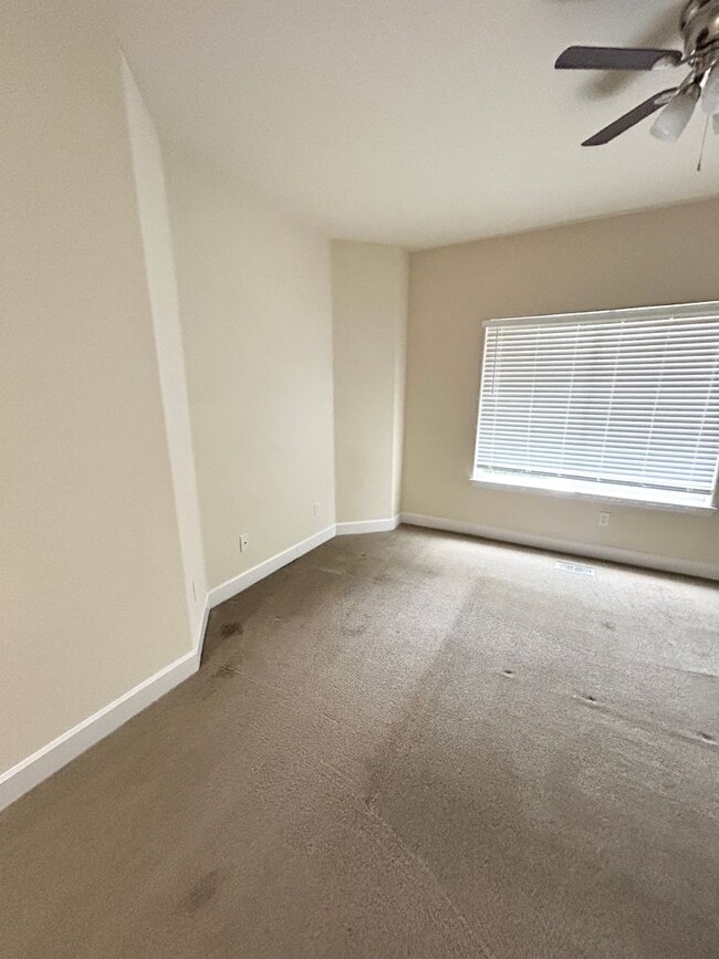 Elegant 3 Bed + Loft + Bonus End Unit in R... - Elegant 3 Bed + Loft + Bonus End Unit in R...