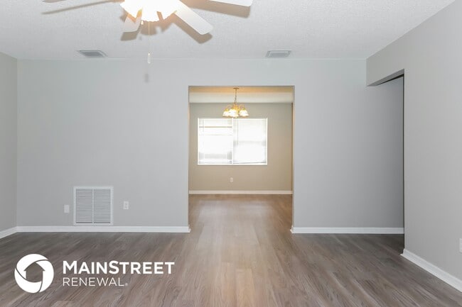 Photo - 159 NW Avens St