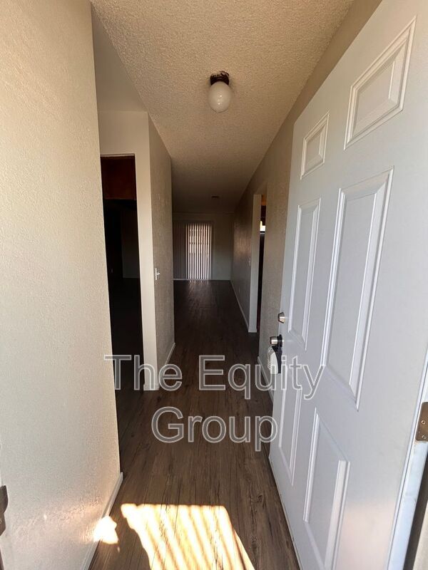 Photo - 2434 W Caldwell Ave