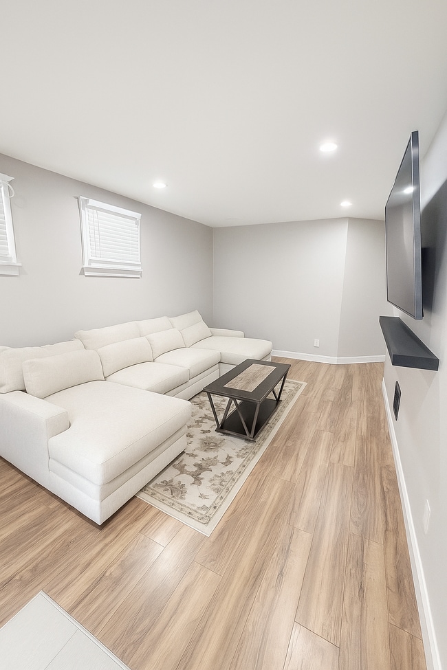 Photo - 5717 Lansdowne Ave