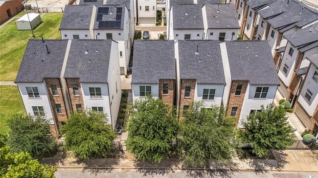 Building Photo - 707 Schwartz St