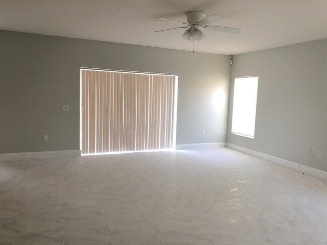 566 Eagle Ct