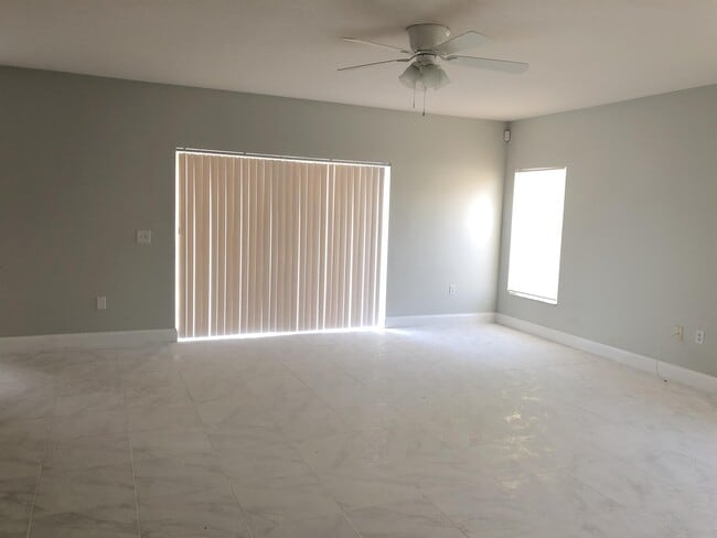 Photo - 566 Eagle Ct