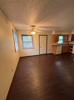 Photo - 1461 Valley View Dr Unidad A