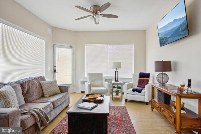 1900 Princess Anne St Unidad 6