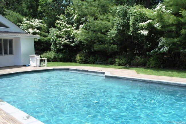 Photo - 14 Indian Pipe Dr