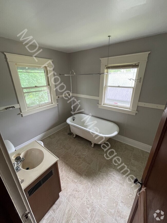 Building Photo - 1826 Stone St Unit 2 Rental