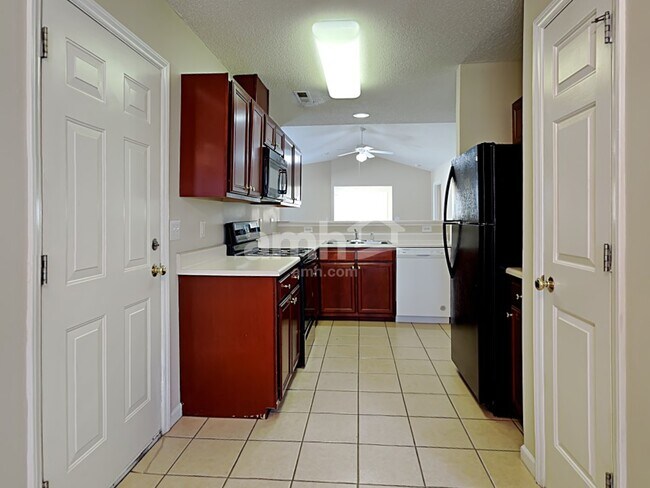 Photo - 105 Exeter Ct