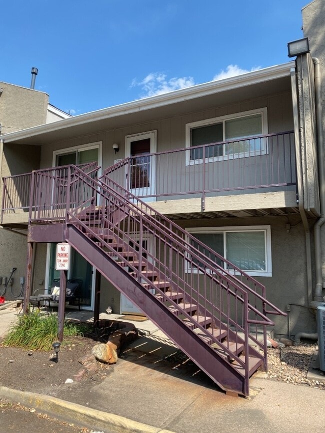 Building Photo - Charming 1BR/1BA in great location! Don't wait! Unit 722