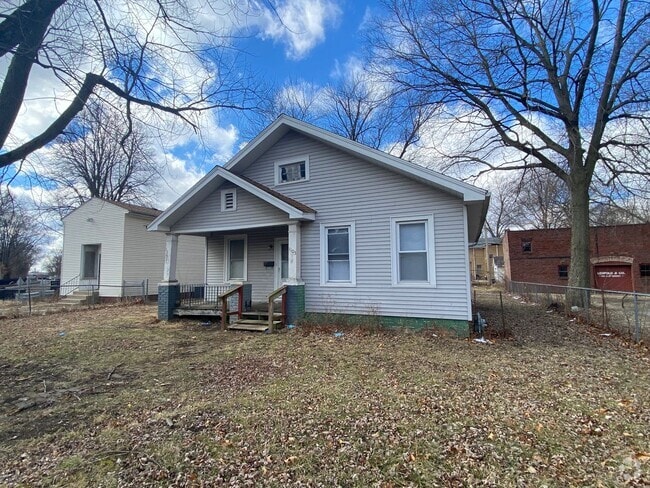 Building Photo - Remodeled 2 bed 1 bath home