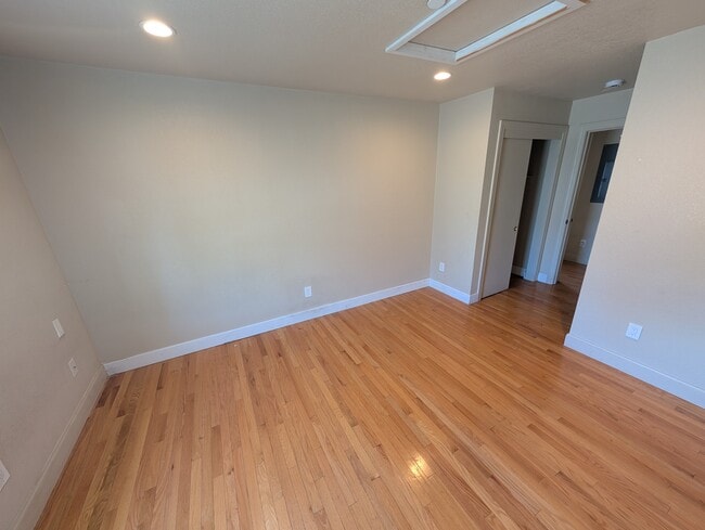 2504 Dana St
