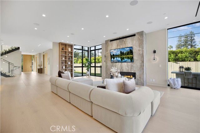 Photo - 5170 Amestoy Ave