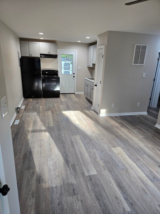 Building Photo - 809 S 15th St Rental