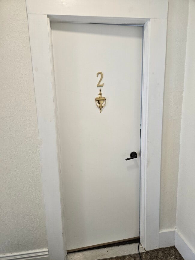 Building Photo - 129 E Main St Unit Apt 2