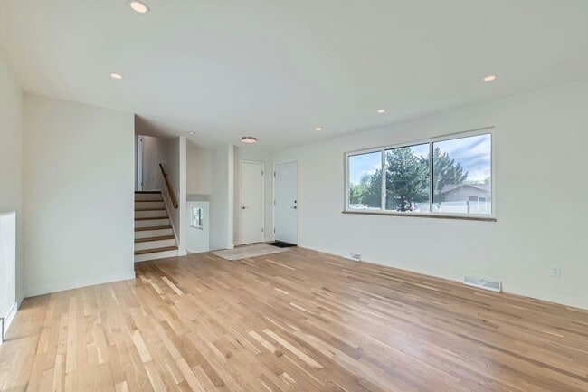 Photo - 1430 Lashley St