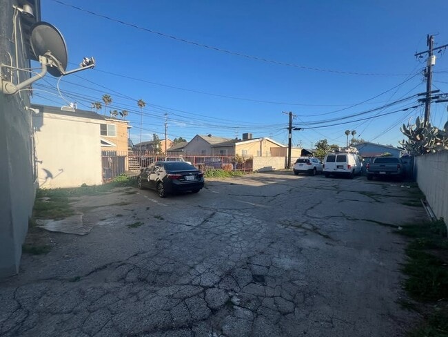 Photo - 810 W 62nd St Unit #1