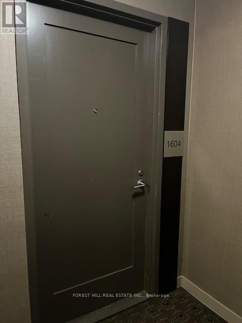 Photo - 320 Tweedsmuir Ave