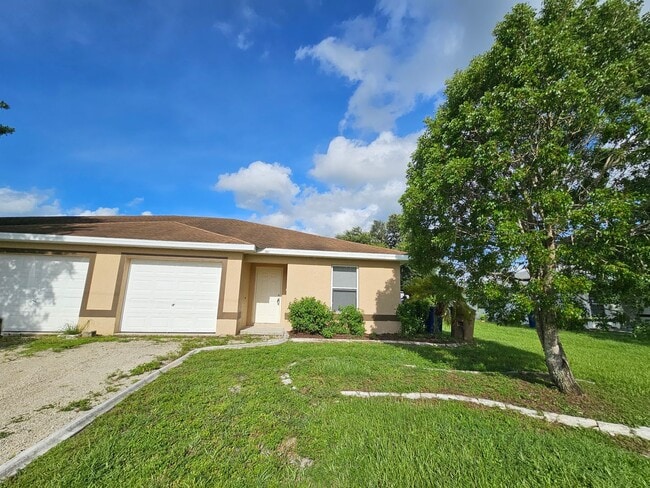 Building Photo - 2 Bedroom + Den Duplex