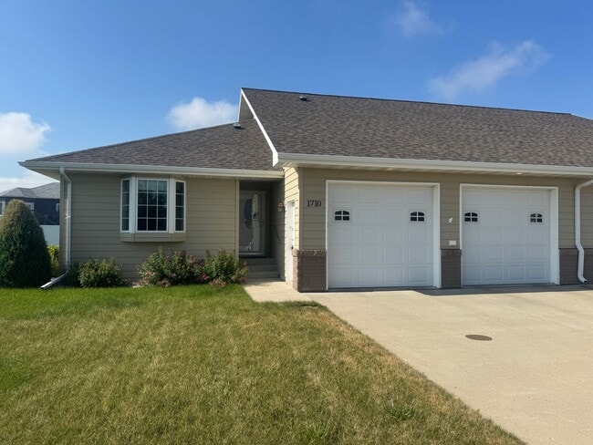 3 Bedroom Townhome - 3 Bedroom Townhome
