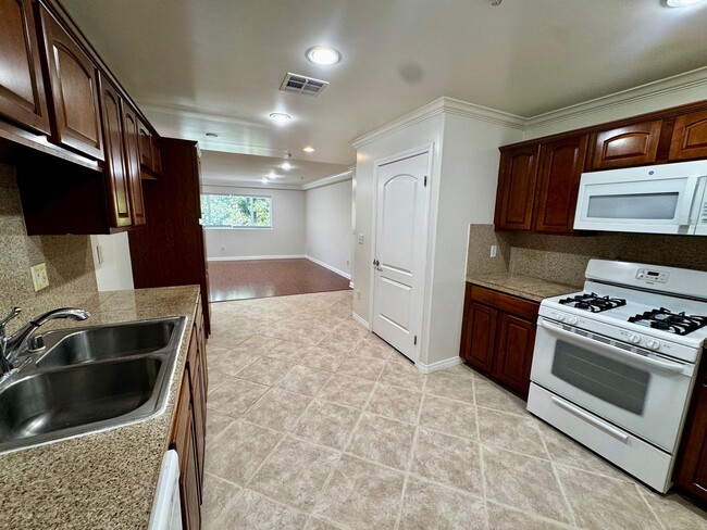 Photo - 13525 Vanowen St Unit 103