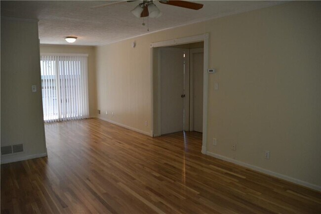 Photo - 1299 Cumberland Rd NE