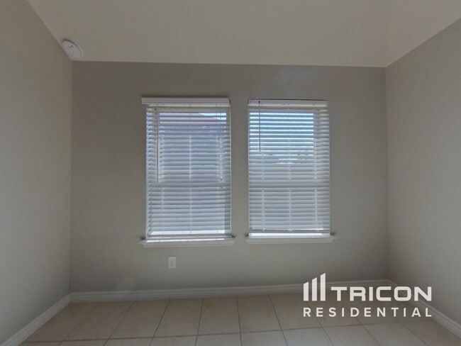 Photo - 125 Acadia Ln