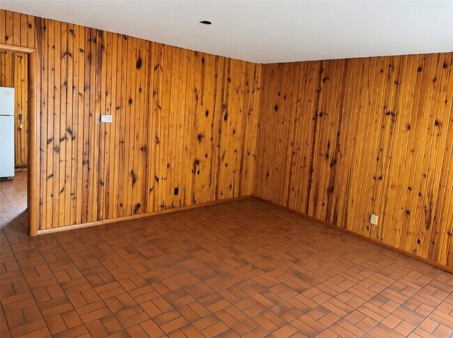 Photo - 645 W Adams St