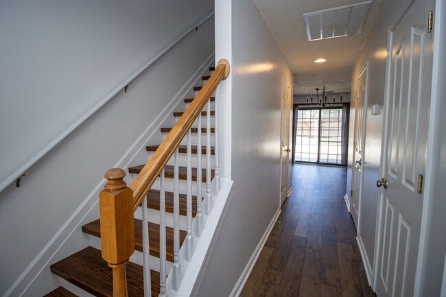 Photo - Beautiful 3BR/2.5BA Home with Fenced Yard, Granite Kitchen & Neighborhood Pool