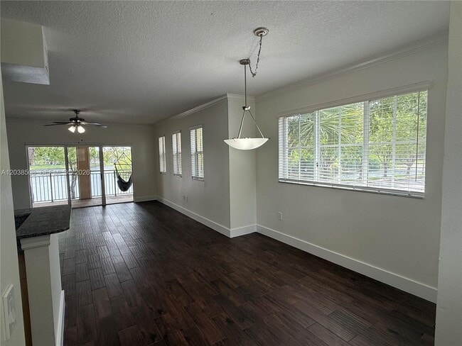 Photo - 2442 Centergate Dr Unidad 206