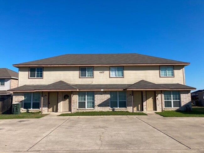 Building Photo - 4107 Gus Dr Unit 4107 Gus Dr A
