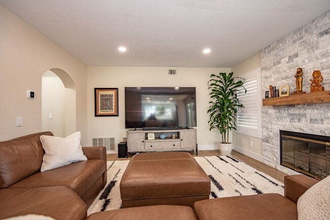 Photo - 1573 Madrid Dr