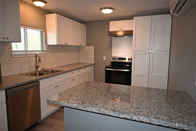 Photo - 510 Glen Cove Blvd Unit 4