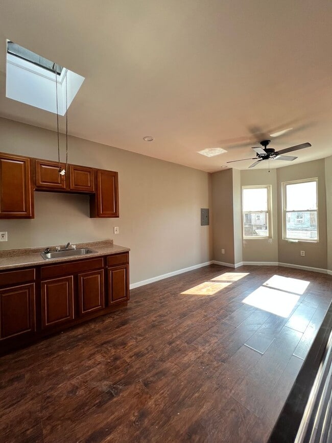 Photo - 1867 Clarence St Unit 2nd Floor