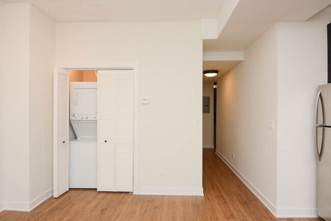 Photo - 4633 N Leavitt Unit 6H