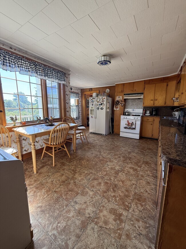 416 E Pond Rd