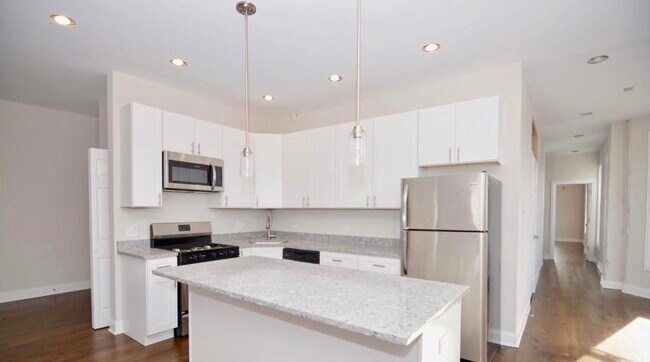 Kitchen - 1447 W 17th St Apartments