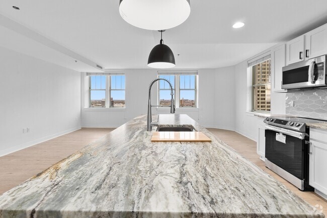 Building Photo - 525 W Lafayette Blvd Unit 20A Rental